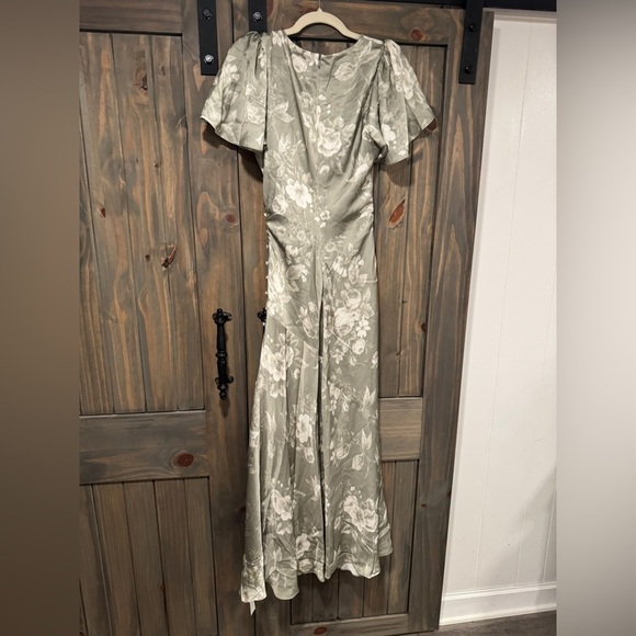 REFORMATION NWT Vida Satin Dress in Vendela 4 - Picture 7 of 8